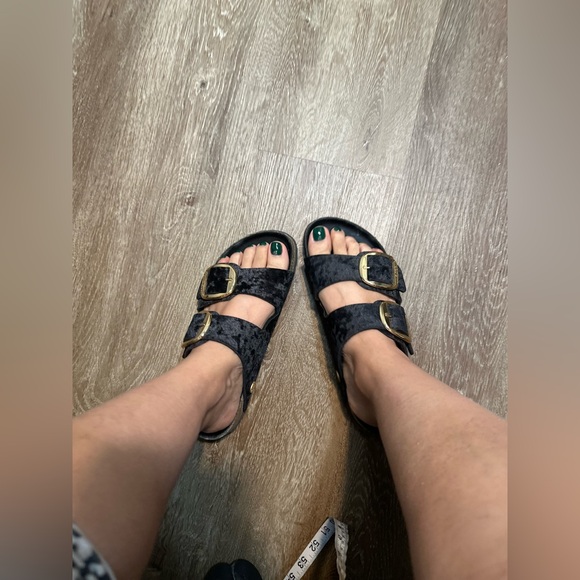 Birkenstock Arizona
Big Buckle Rivet Black Velvet
Black women size 38 - Picture 14 of 16